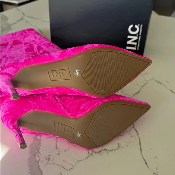 Pinky Boot - Picture 3 of 4